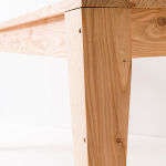 mobilier en mélèze : table en mélèze et fauteuils pour l'extérieur